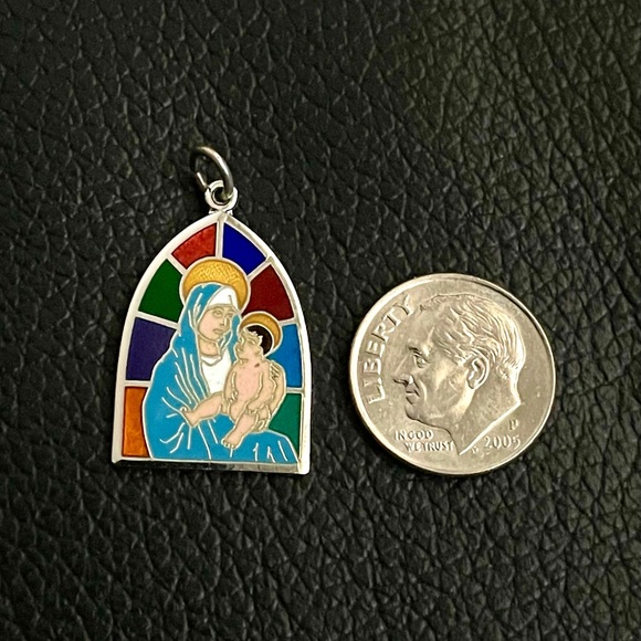 Sterling Silver pendant Virgin Mary baby Jesus - Picture 2 of 3